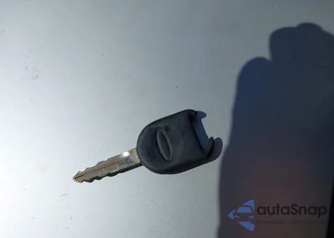 1999 Mazda 626 Es/Lx z USA, uszkodzony, nr VIN 1YVGF22C0X5869205